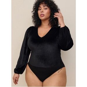 Torrid Bodysuit Black Stretch Velvet Long Blouson Sleeve V-Neck Plus, Size 2x